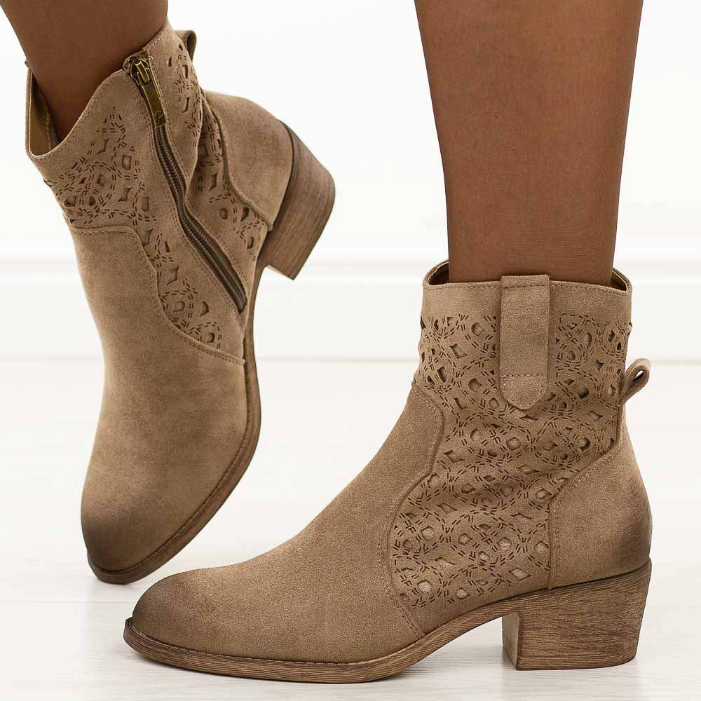 Beżowe zamszowe botki damskie Potocki 12747