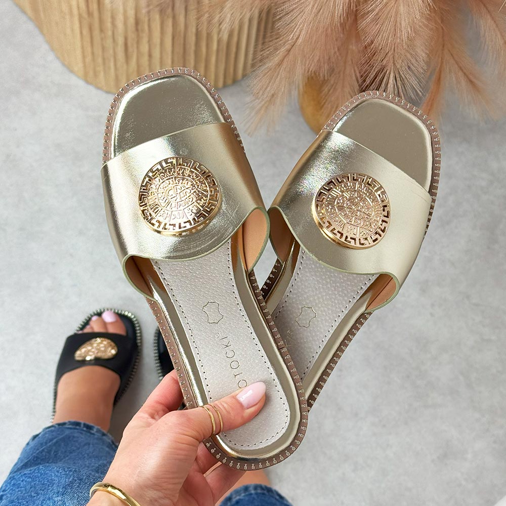 Złote płaskie klapki damskie Potocki 08311