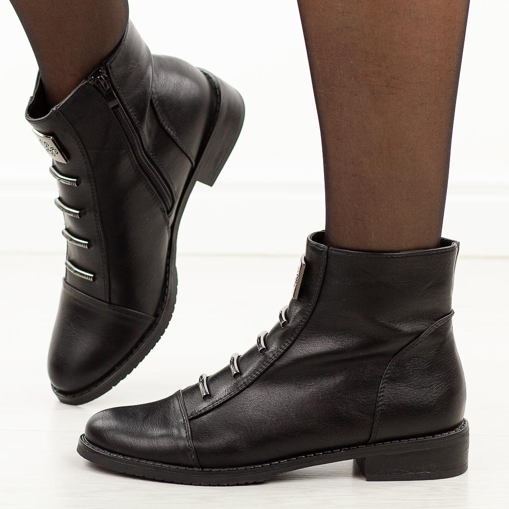 Czarne płaskie botki damskie M.Daszyński Sa62-126