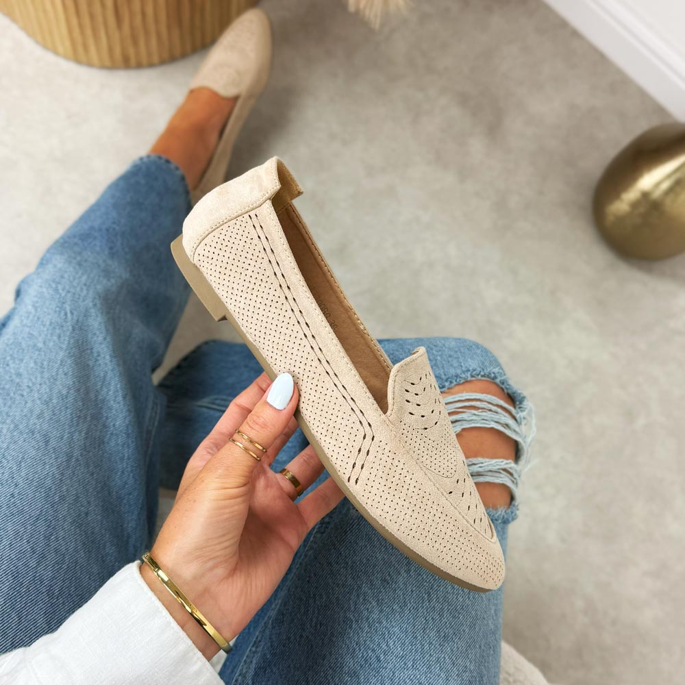 Beżowe ażurowe zamszowe mokasyny damskie Potocki 23300