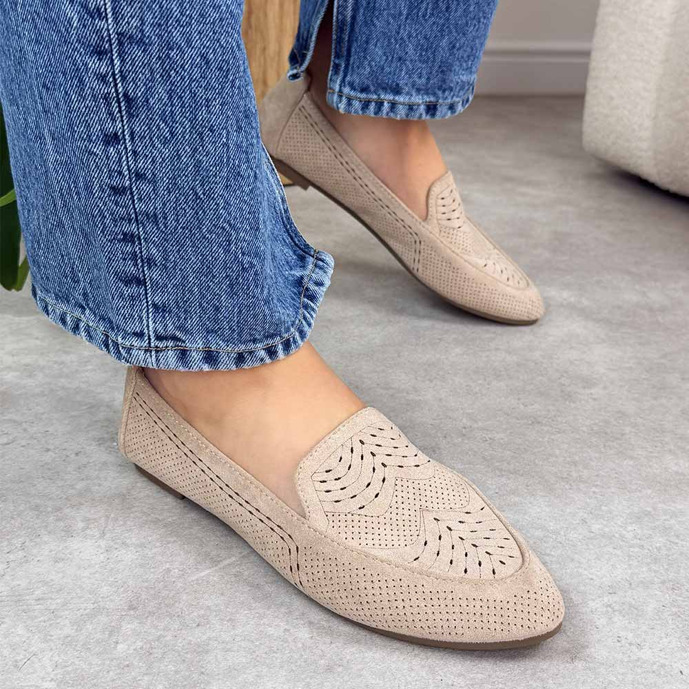 Beżowe ażurowe zamszowe mokasyny damskie Potocki 23300