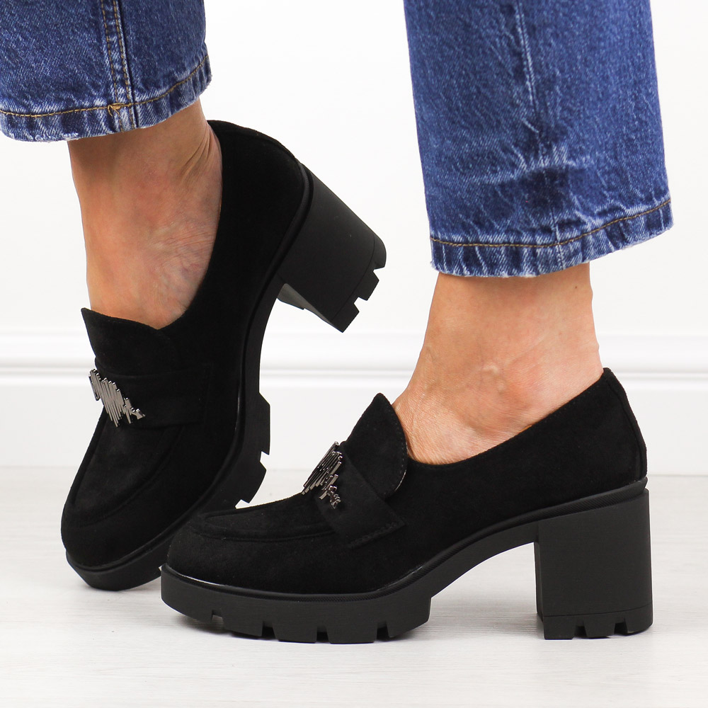 Czarne zamszowe mokasyny damskie na słupku M.Daszyński 23108-4