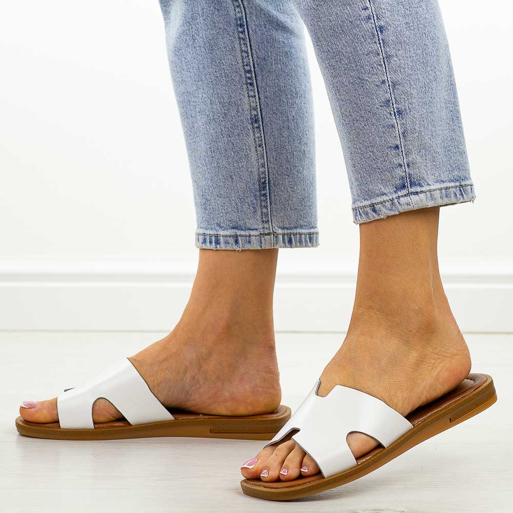 Białe skórzane klapki damskie Cambell 64013