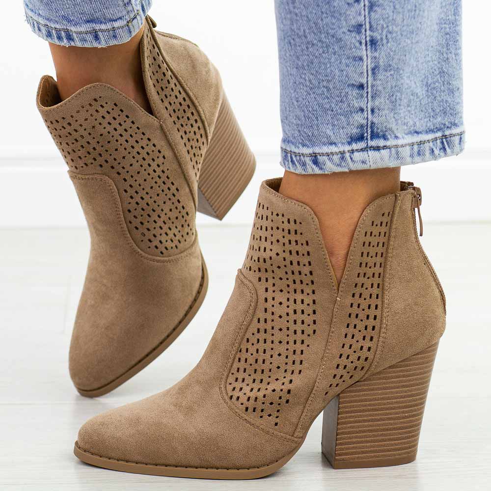 Beżowe jesienne botki damskie, kowbojki S.Barski 060