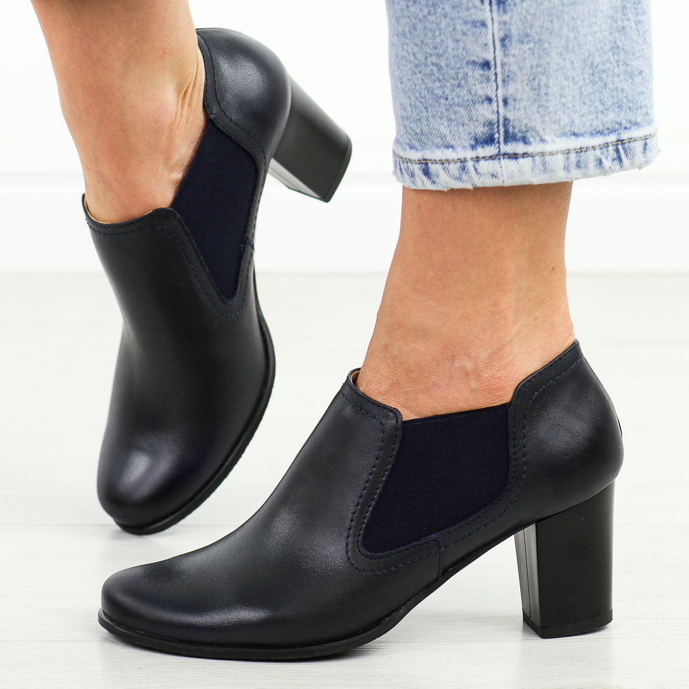 Granatowe skórzane Polskie botki damskie na słupku Gregors 553