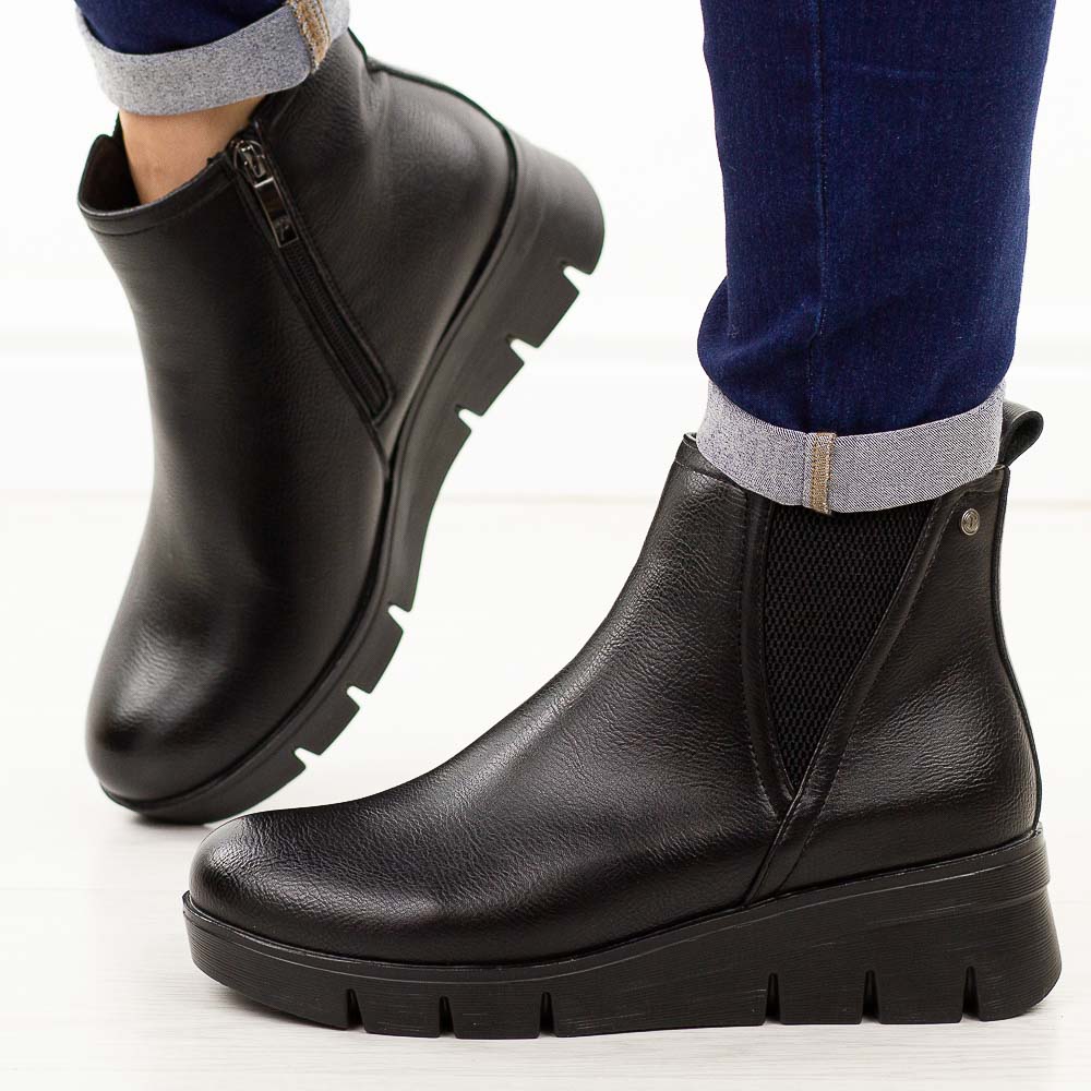 Czarne botki damskie na koturnie Potocki 19308