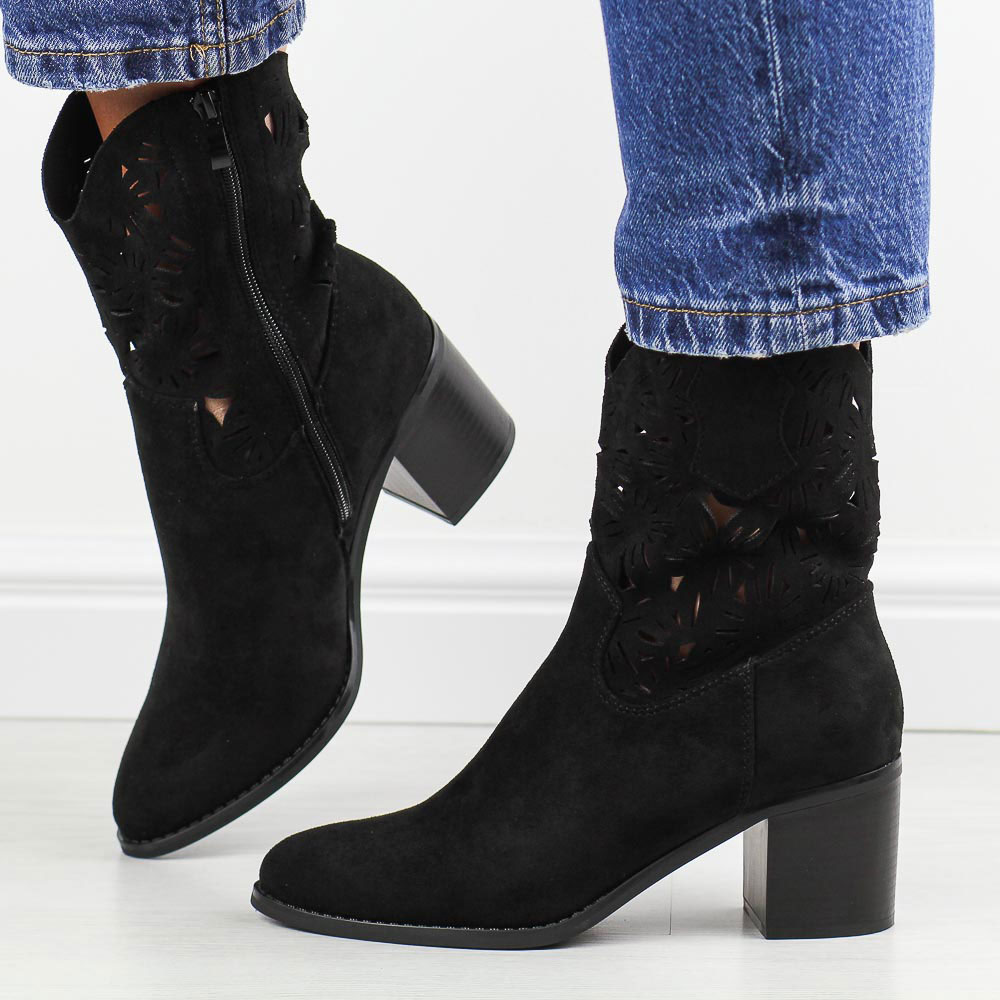 Czarne zamszowe ażurowe botki damskie na obcasie M.Daszyński 2337-12