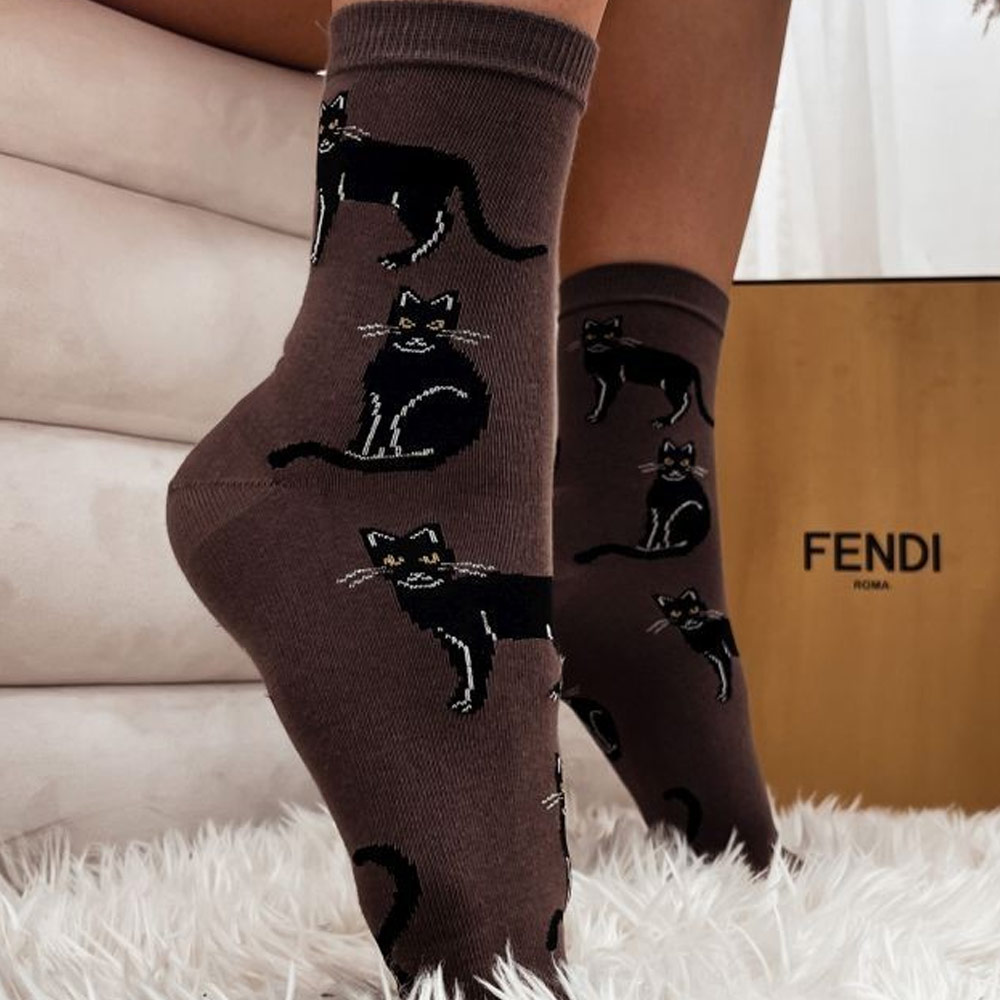 Brązowe skarpetki damskie koty 1197