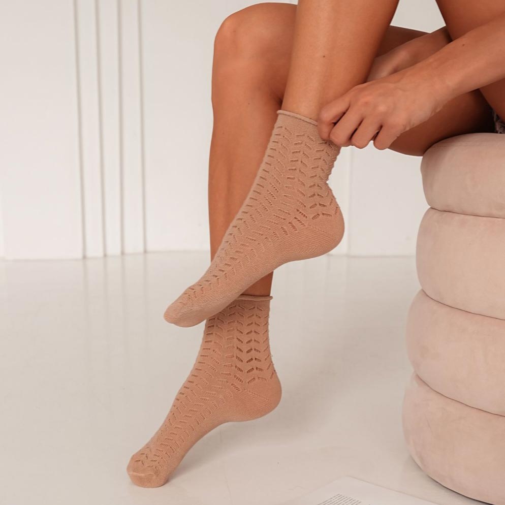 Skarpetki damskie ażurowe bezuciskowe 1008 beż