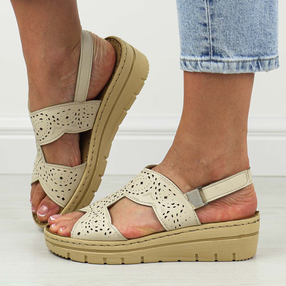 Beżowe sandały damskie Vinceza 46018