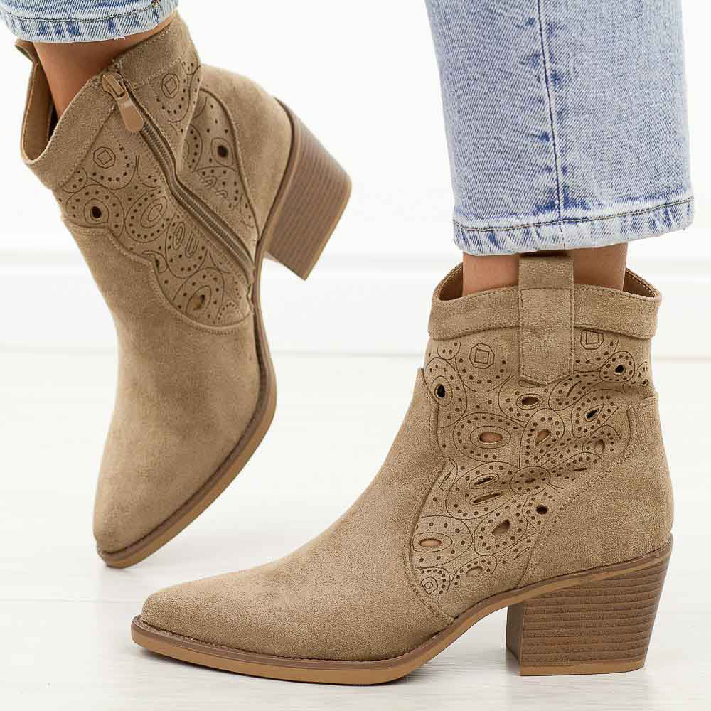 Beżowe ażurowe botki damskie, kowbojki Evento 9452