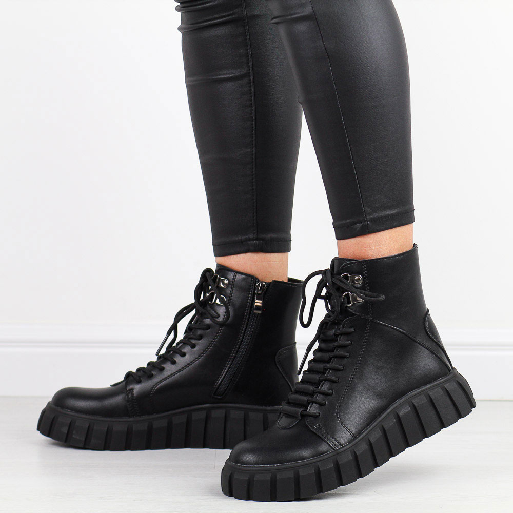 Czarne skórzane botki damskie na platformie Filippo Dbt6312/25