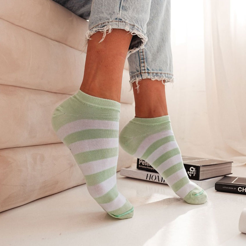 Stopki damskie w grube miętowe paski (model 937)