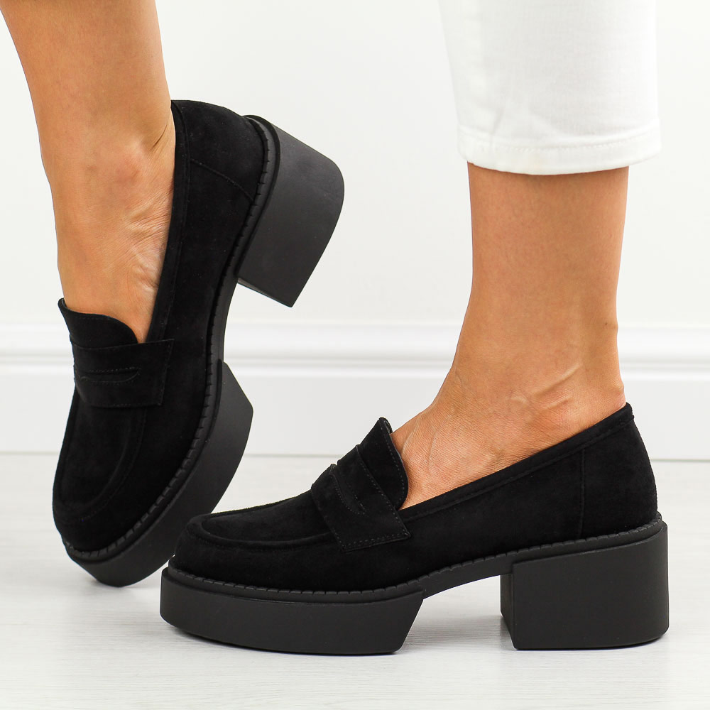 Czarne zamszowe mokasyny damskie na platformie Vinceza 58230