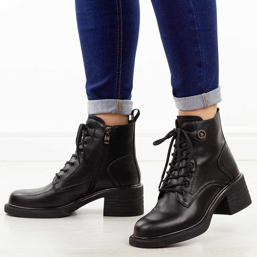 Czarne skórzane botki damskie na obcasie DiA 42-79