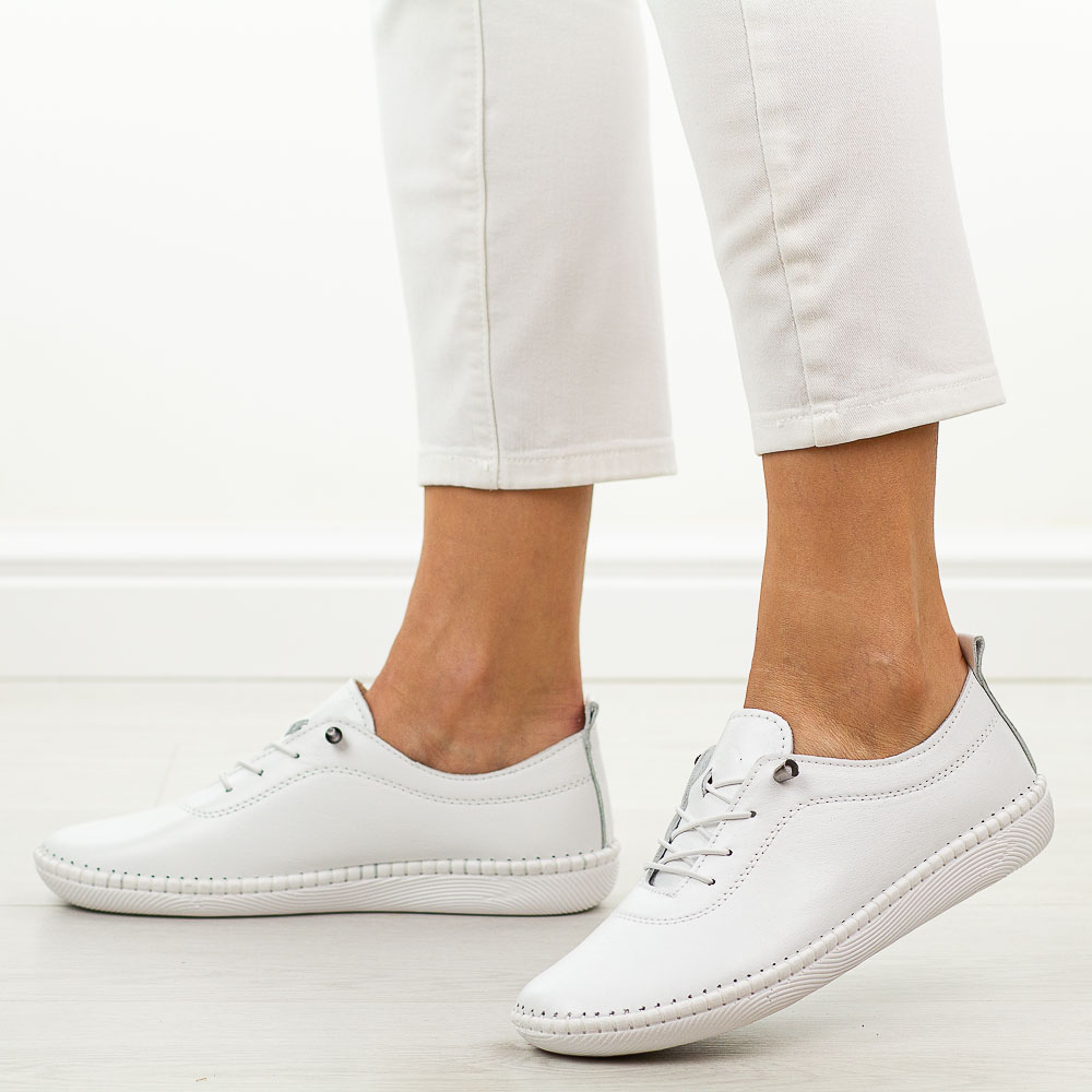 Białe skórzane półbuty damskie T.Sokolski 2023