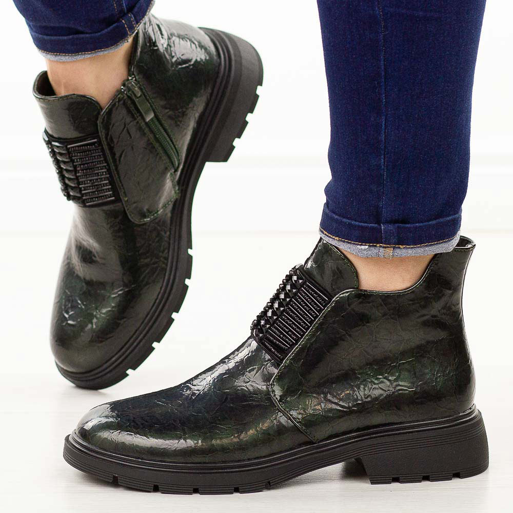 Zielone lakierowane botki damskie M.Daszyński 2501-10