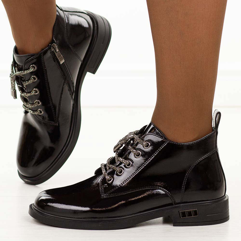 Czarne skórzane botki damskie DiA 52-124