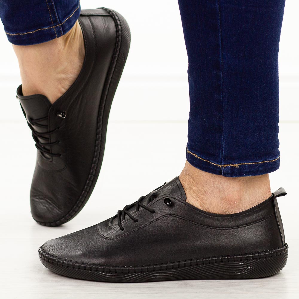 Czarne skórzane półbuty damskie T.Sokolski 2023