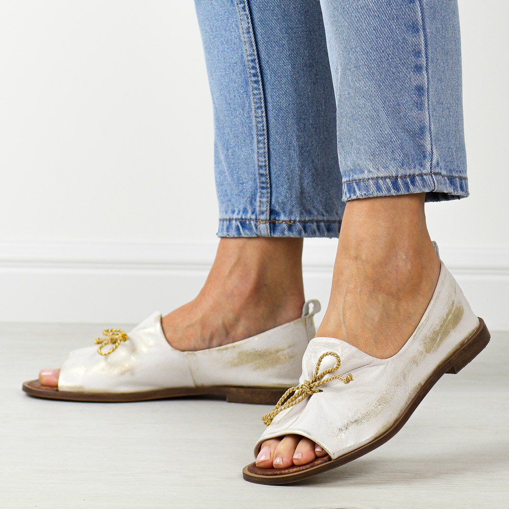 Złote przecierane skórzane Polskie sandały damskie z zakrytą piętą Deoni D488d