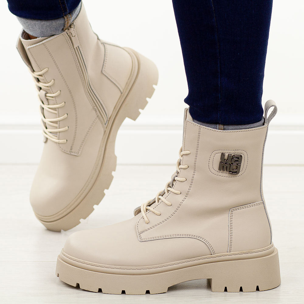 Beżowe skórzane botki damskie na traperze Cambell 71300