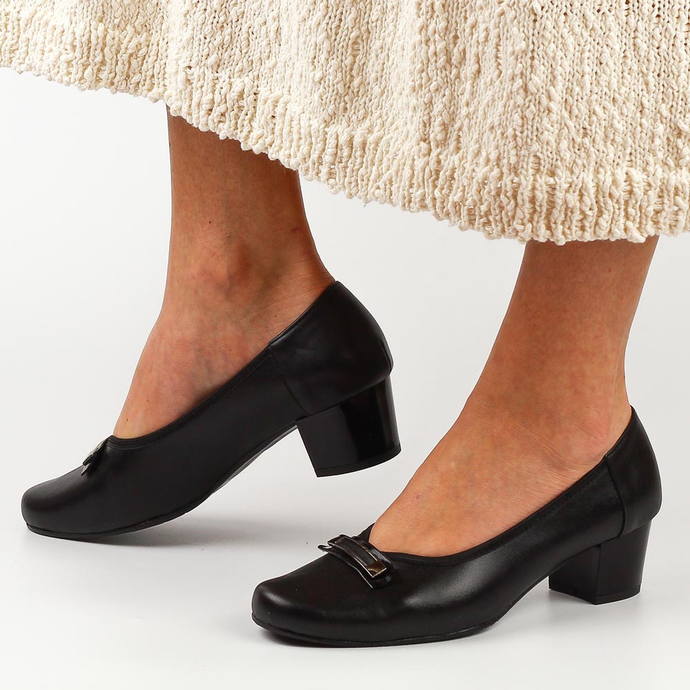 Czarne skórzane Polskie czółenka damskie na obcasie Deoni D133