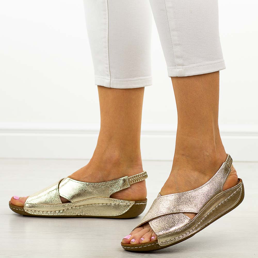 Złote skórzane sandały damskie T.Sokolski 670