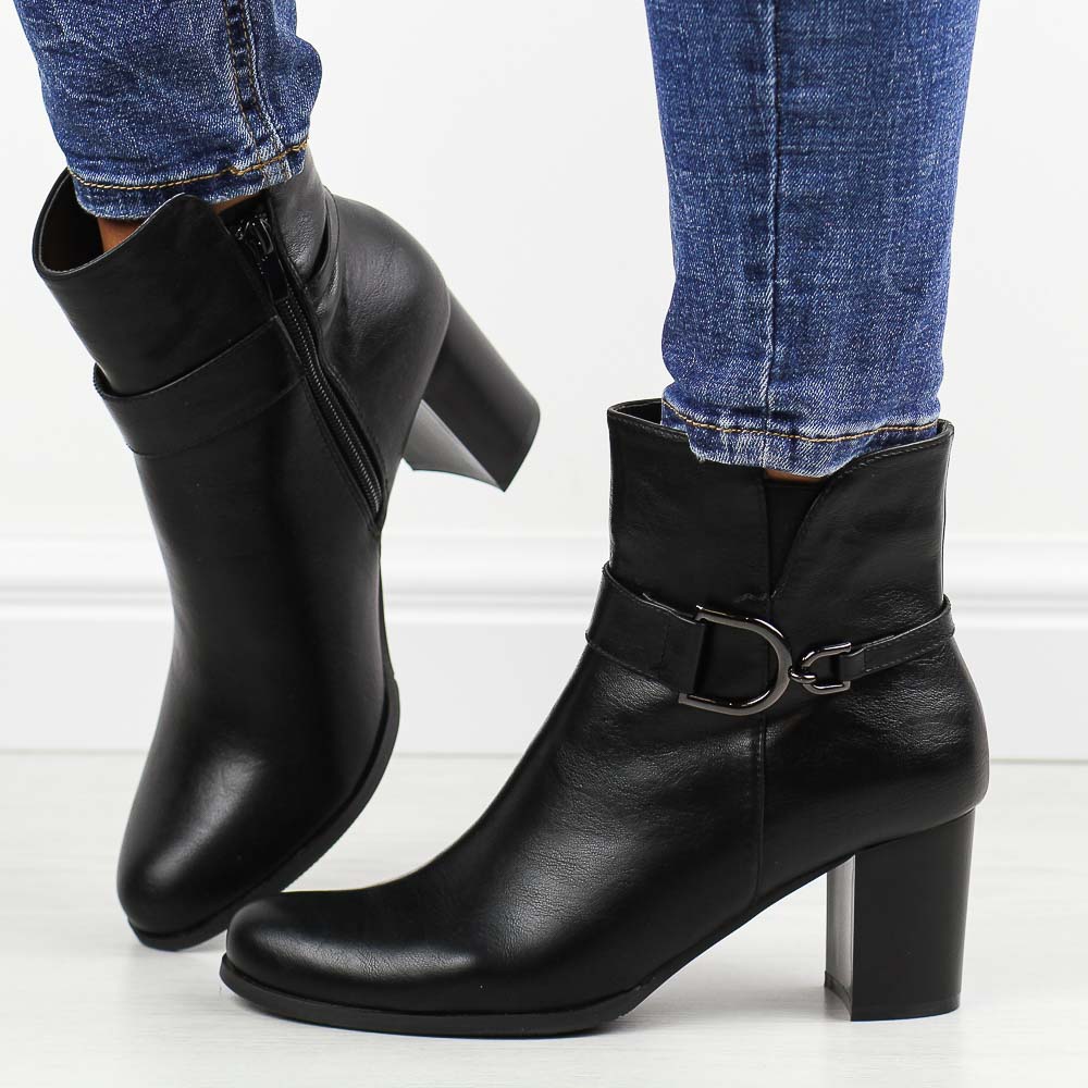 Czarne botki damskie na słupku M.Daszyński Sa125-32