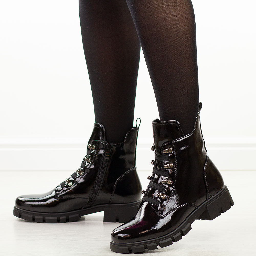 Czarne lakierowane trapery damskie M.Daszyński 23123-10