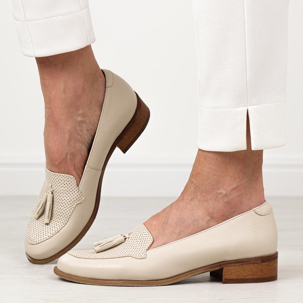 Beżowe skórzane Polskie mokasyny damskie Deoni D163A