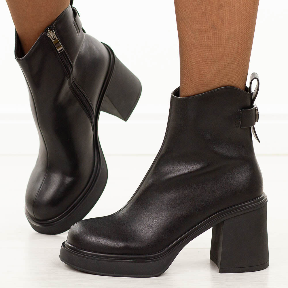 Czarne skórzane botki damskie na słupku Cambell 98301