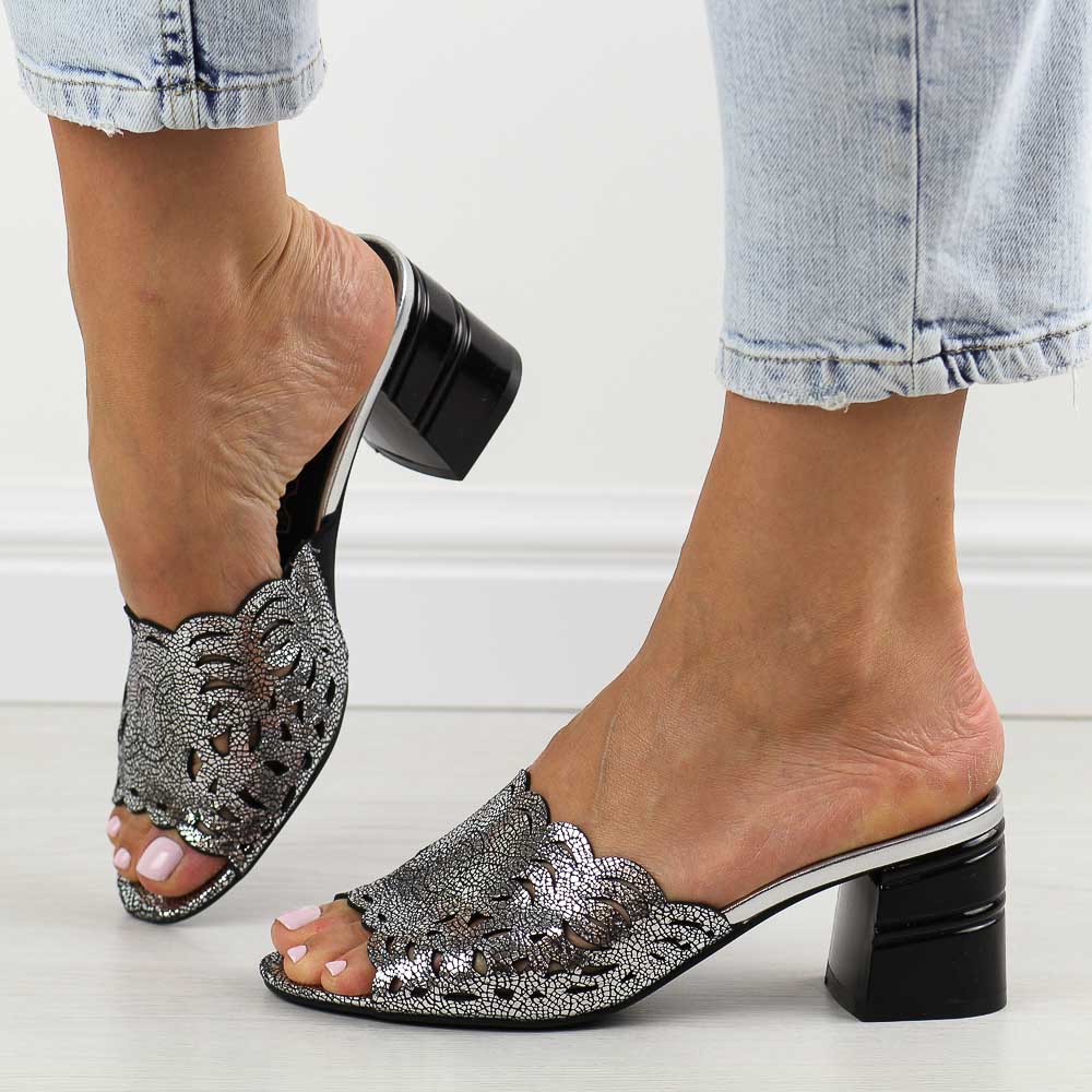 Czarne ażurowe klapki damskie na słupku M.Daszyński 1954-12