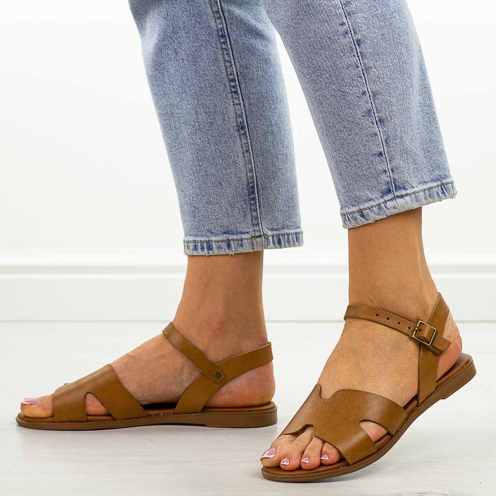 Brązowe skórzane sandały damskie Cambell 64302