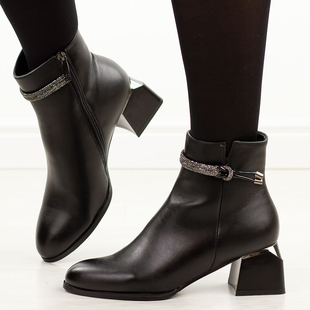 Czarne botki damskie na obcasie Potocki 12290