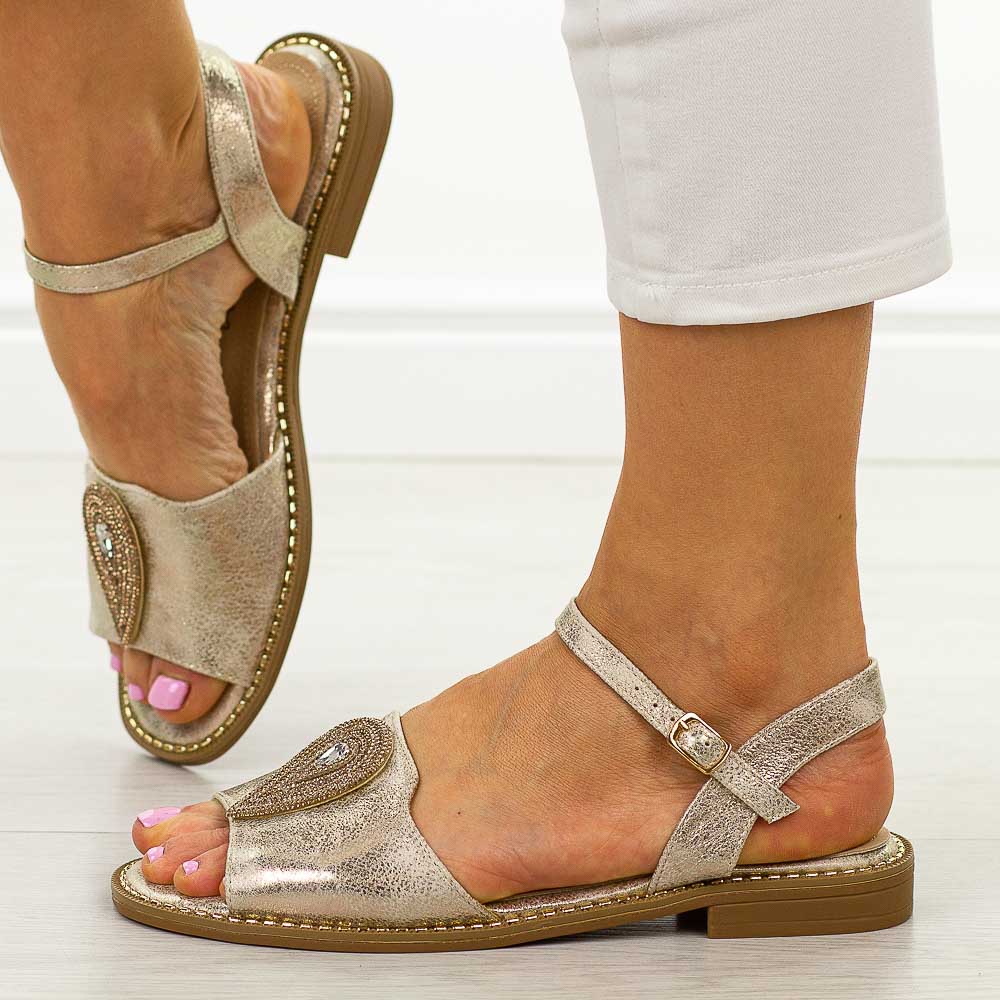 Złote płaskie sandały damskie S.Barski 098