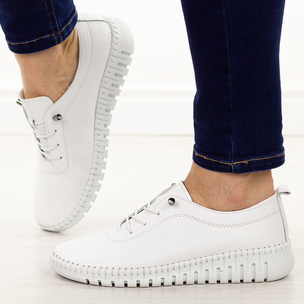 Białe skórzane półbuty damskie T.Sokolski 4000