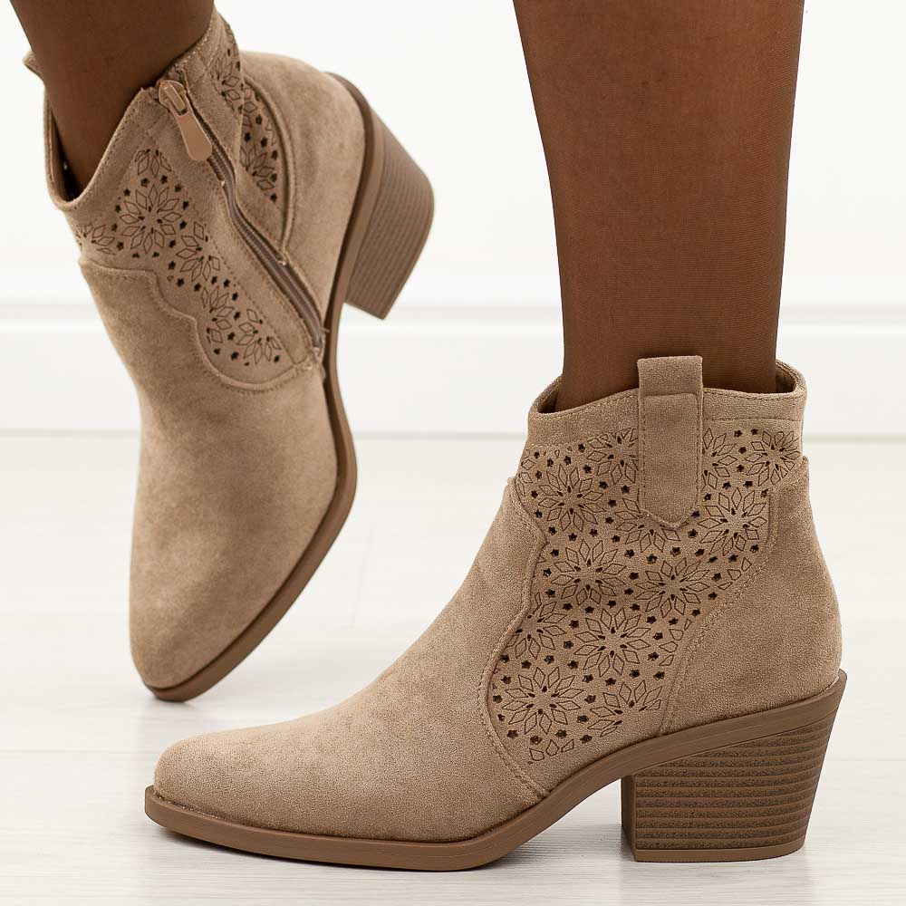 Beżowe jesienne botki damskie, kowbojki S.Barski 52-529