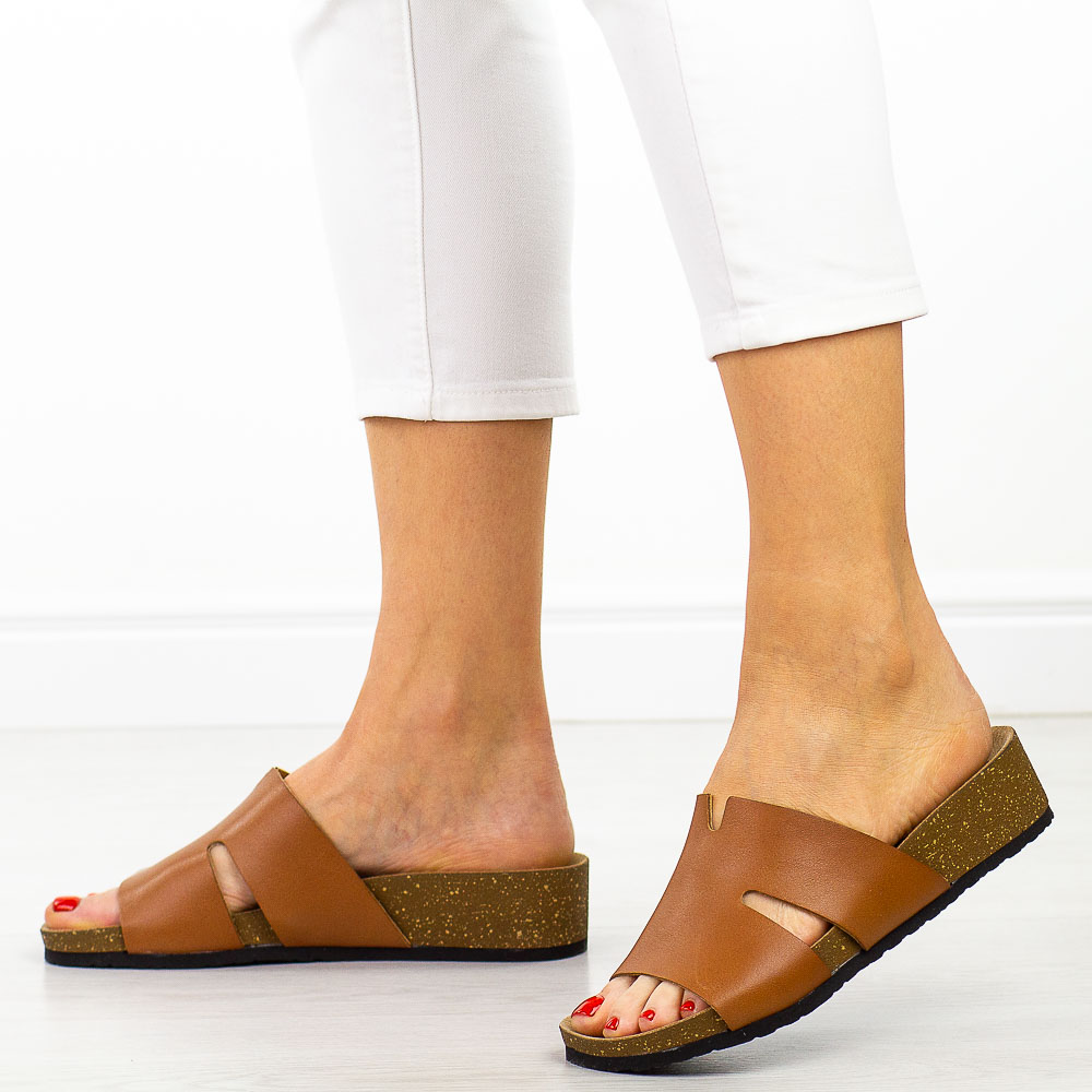 Brązowe skórzane Polskie klapki damskie Deoni k805