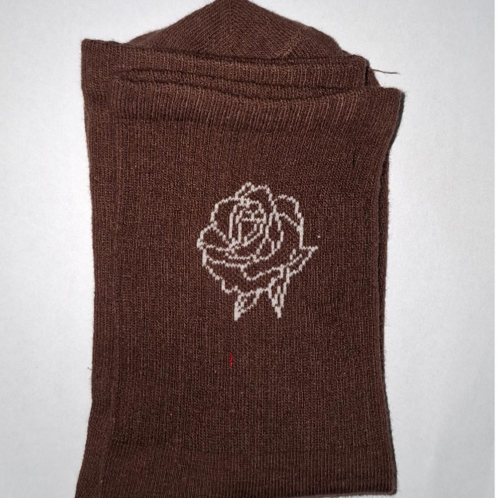 Brązowe skarpetki damskie róża 1183