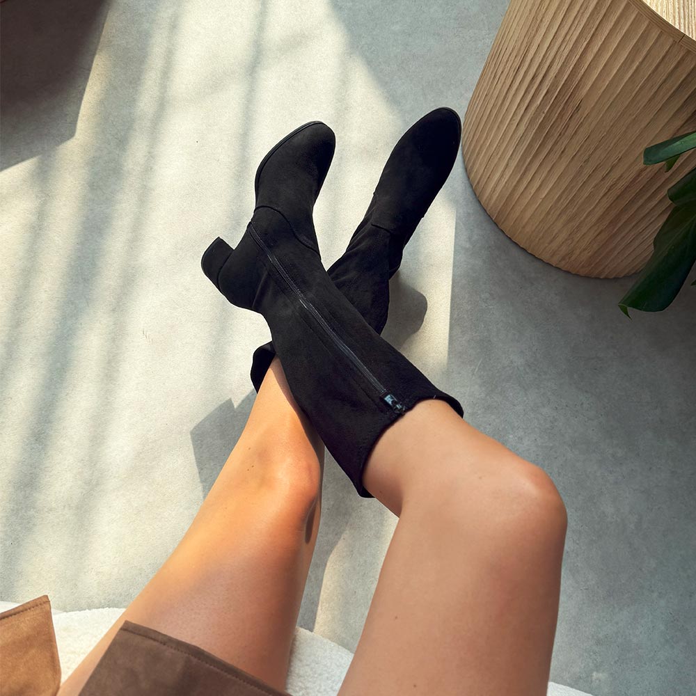 Czarne zamszowe kozaki damskie na obcasie Sergio Leone Kz205