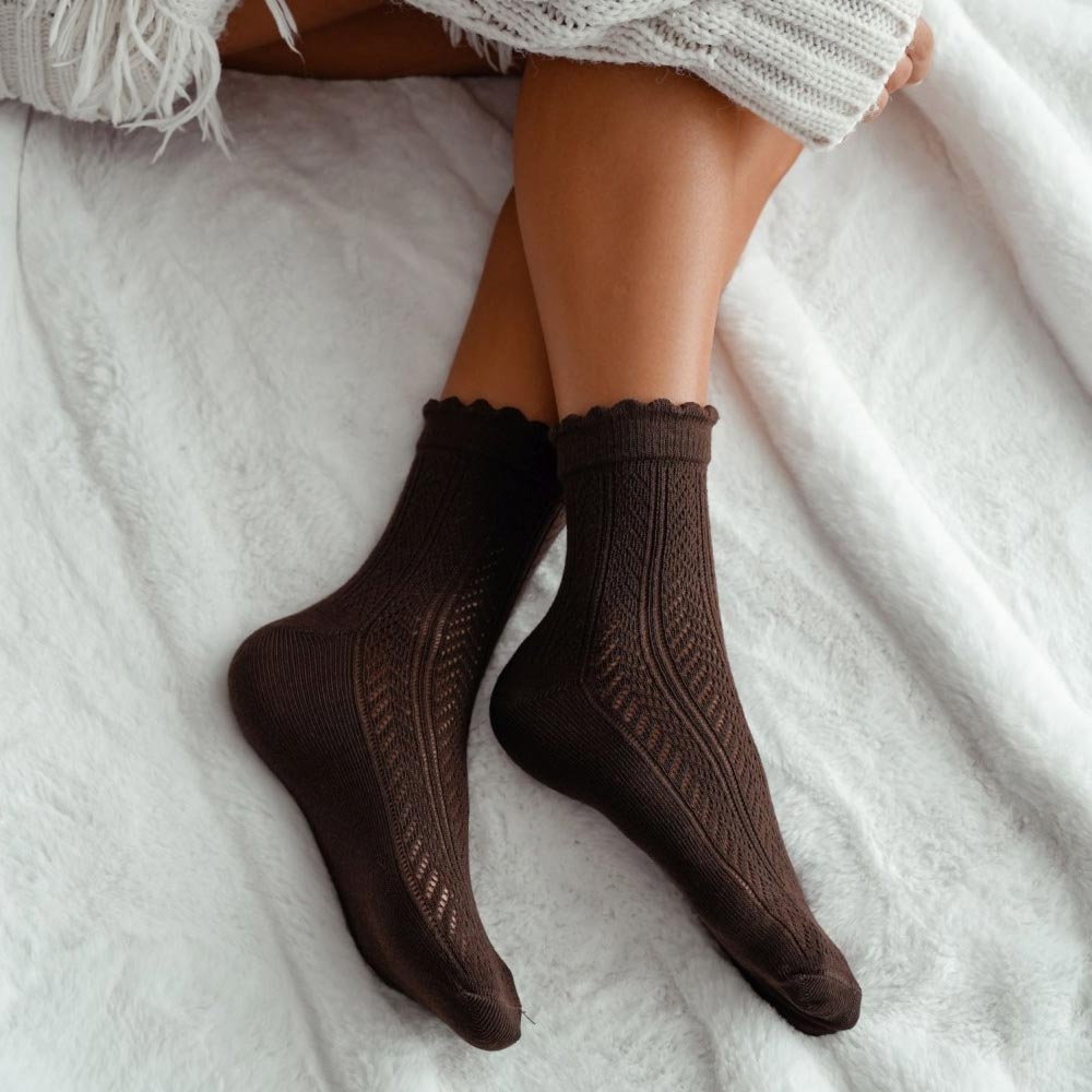 Czekoladowe skarpetki damskie w jodełkę 740