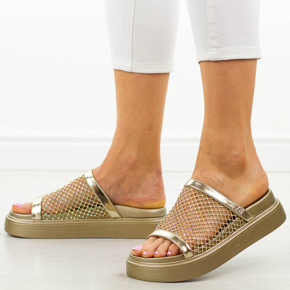 Złote klapki damskie na platformie DiA 51-016