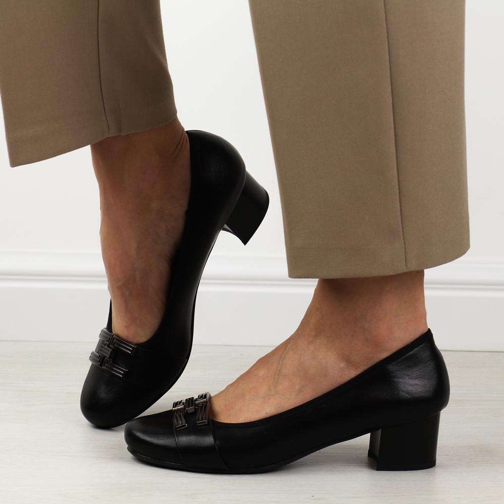 Czarne czółenka damskie na obcasie M.Daszyński Sa233-8