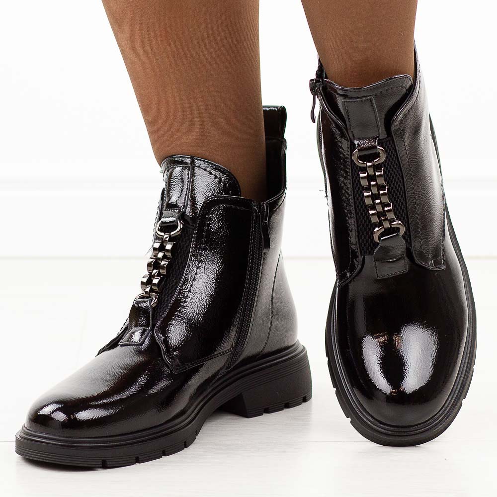 Czarne lakierowane botki damskie Jezzi 2501-8