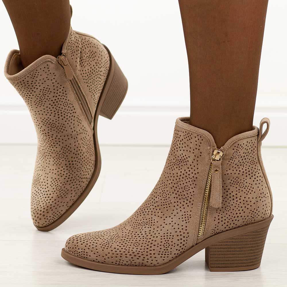 Beżowe jesienne botki damskie, kowbojki S.Barski 52-538