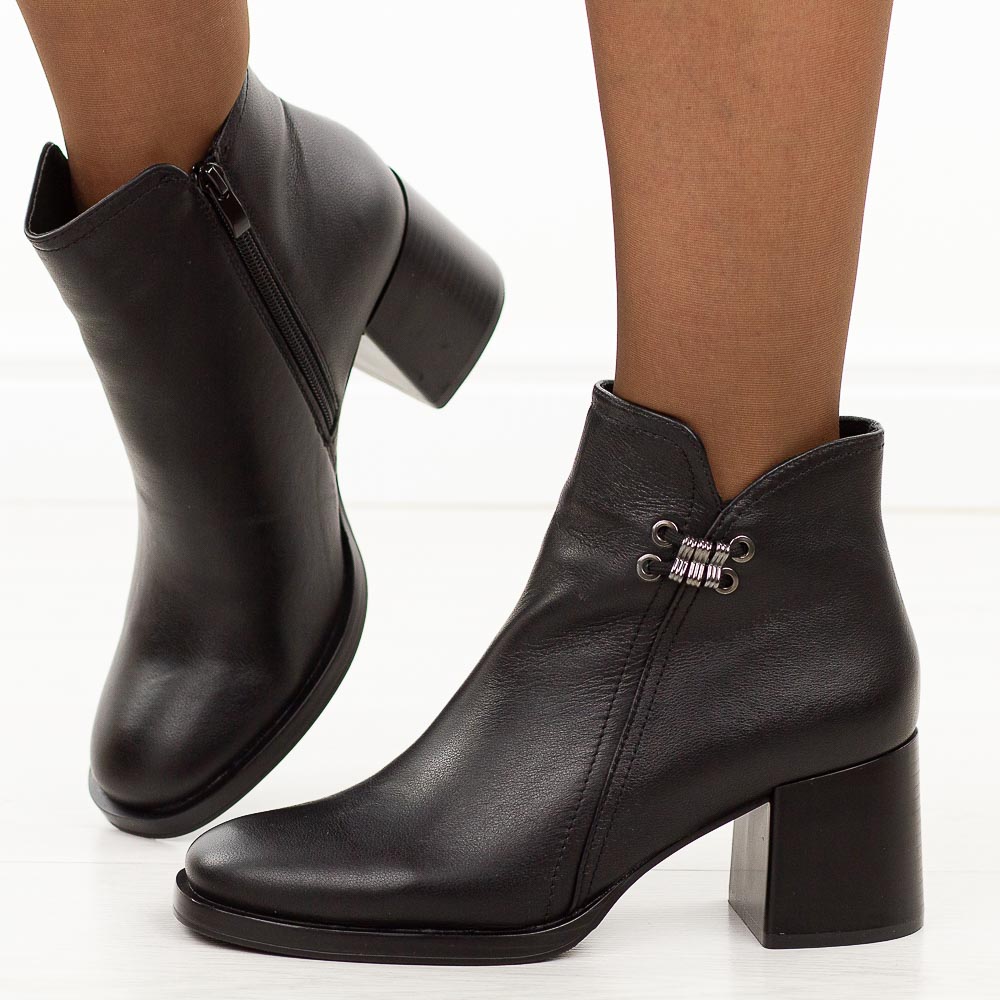 Czarne skórzane botki damskie na słupku Sergio Leone Bt25209S