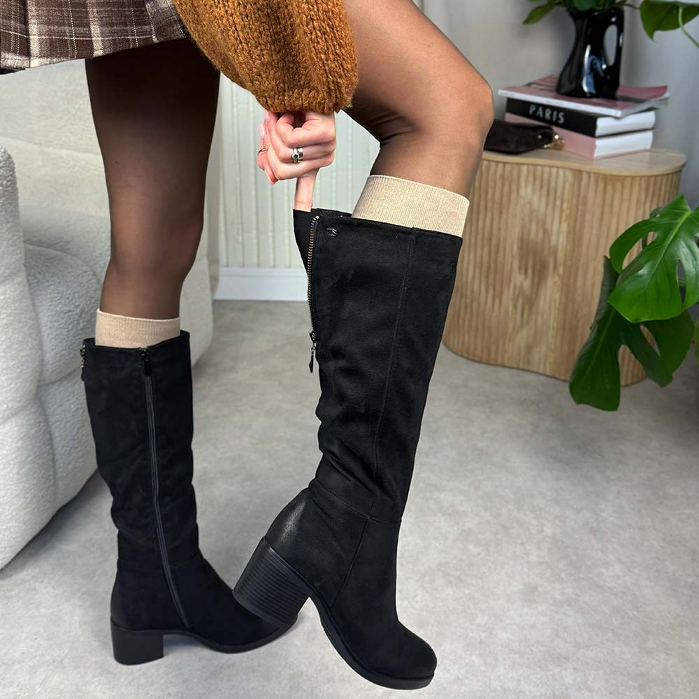 Czarne zamszowe kozaki damskie na obcasie T.Sokolski Z24-141