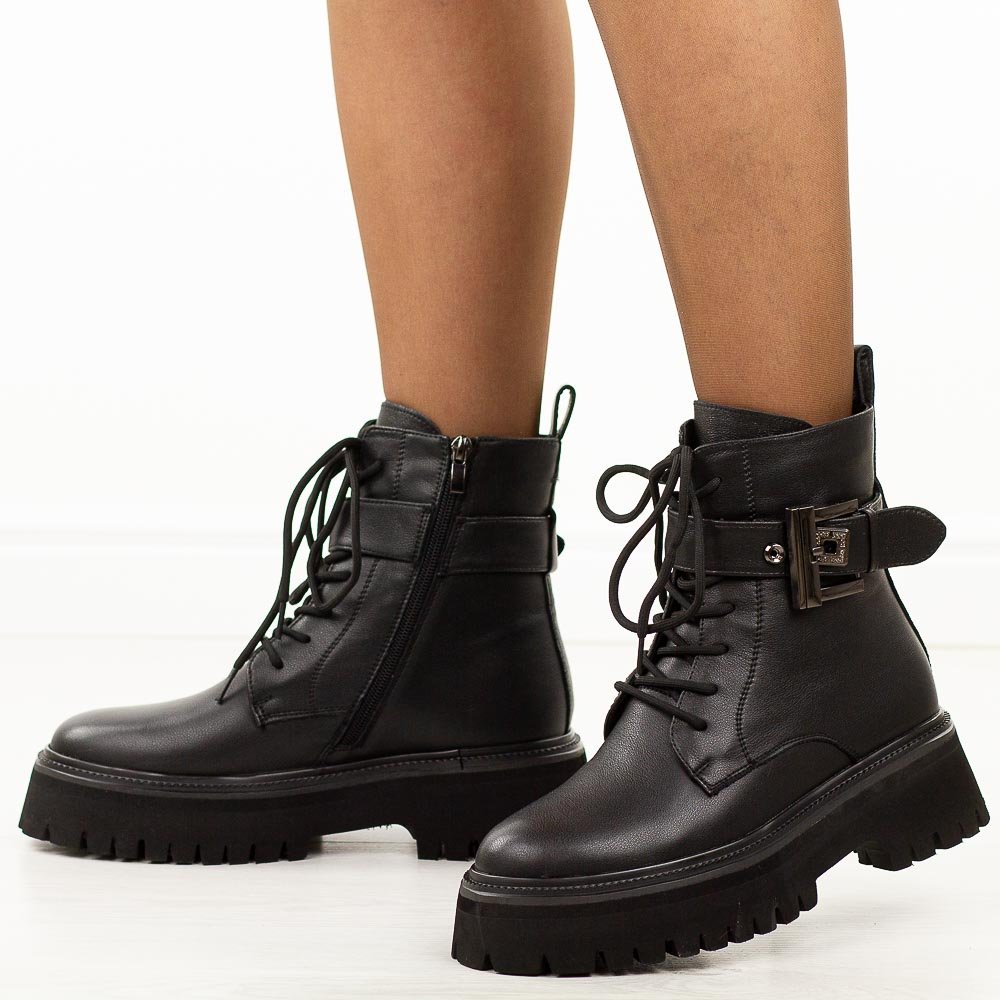 Czarne skórzane trapery damskie DiA 52-032