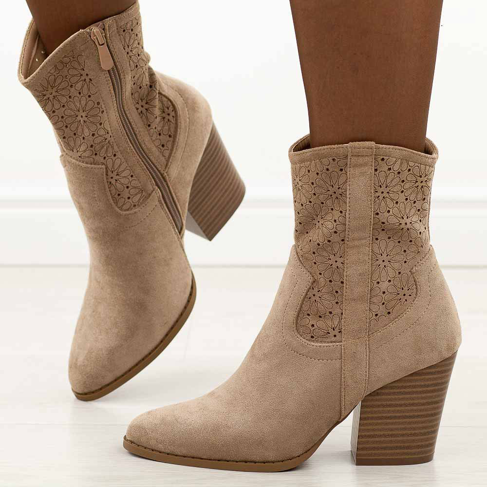 Beżowe jesienne botki damskie, kowbojki S.Barski 52-514