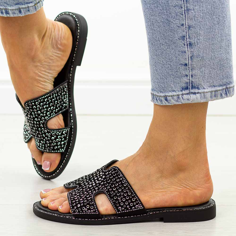 Czarne płaskie klapki damskie Filippo Dk6973/25